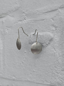 Side view and front view of circle drop earrings