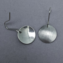 Load image into Gallery viewer, Back and Front side of silver circle drop earrings 
