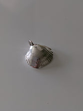 Load image into Gallery viewer, Seashell necklace pendant
