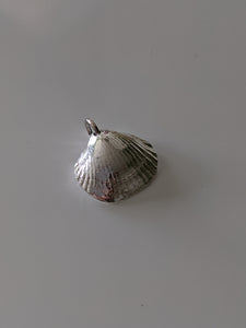 Seashell necklace pendant