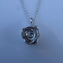 Load image into Gallery viewer, Rose Flower Necklace
