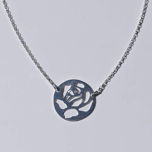 Rose pendant necklace
