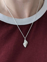 Load image into Gallery viewer, Seashell necklace
