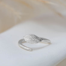 Load image into Gallery viewer, Silver leaf ring
