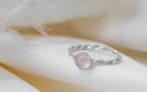 Rose Quartz cabochon twisted silver ring. 