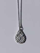 Load image into Gallery viewer, Silver teardrop necklace
