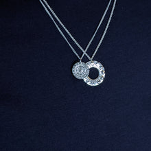 Load image into Gallery viewer, Layering silver necklaces
